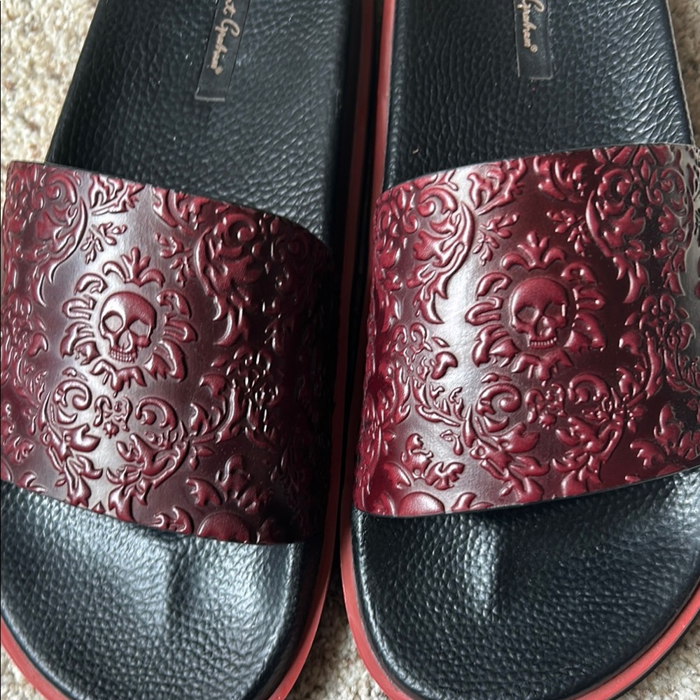 Robert Graham Black and Brown Sandals with Embossed Strap